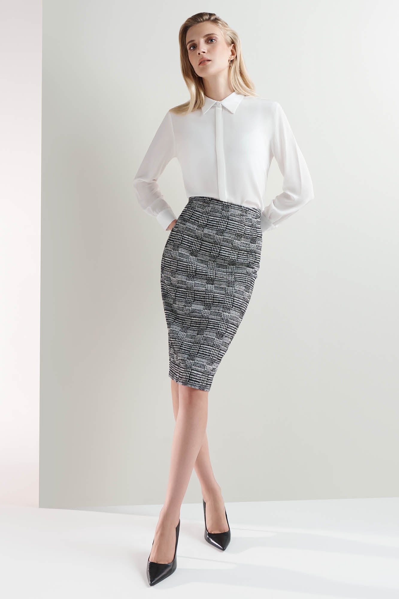 Suzy Houndstooth Jacquard Skirt
