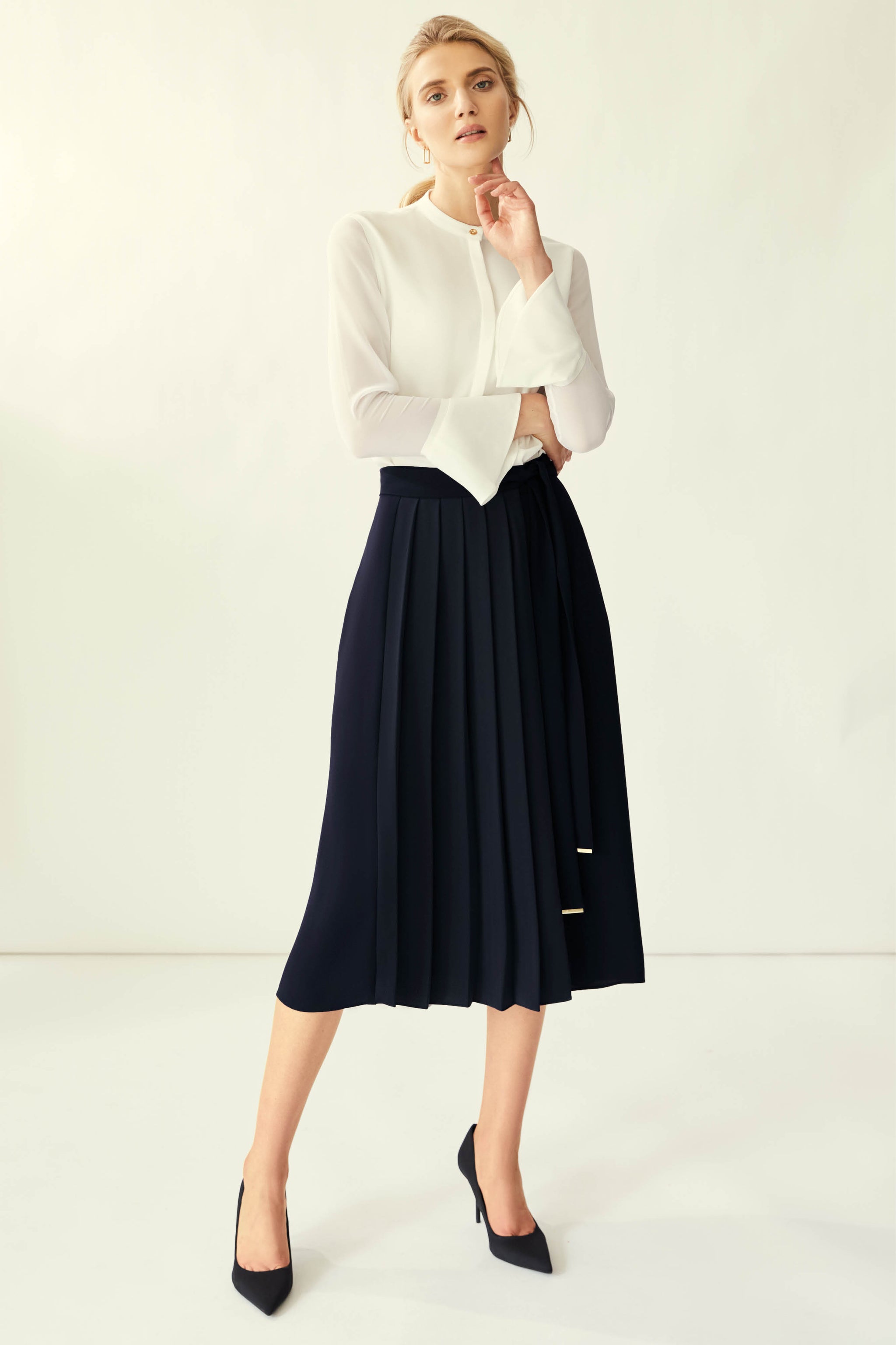 Navy pleated outlet skirt